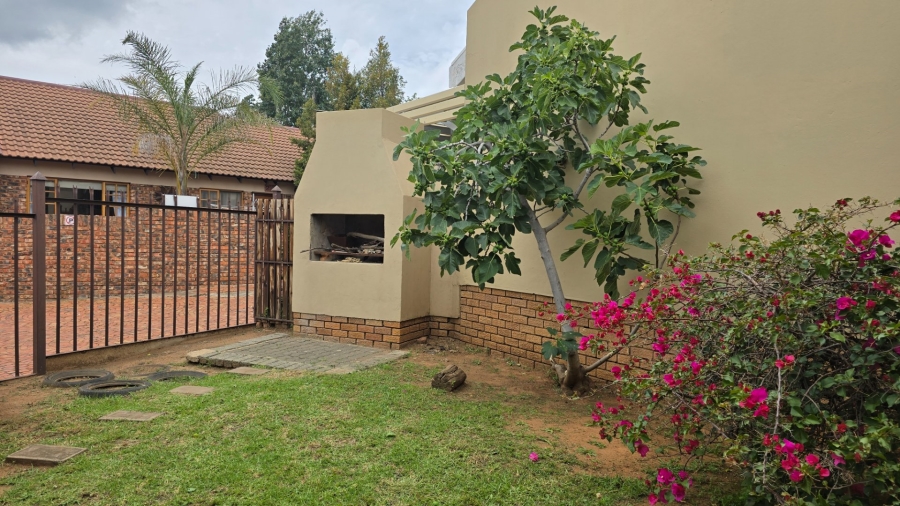 2 Bedroom Property for Sale in Langenhovenpark Free State